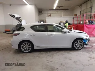 2014 Lexus CT 200h Hybrid with VIN JTHKD5BH4E2201634, listed as a IAAI auction lot 41068948 with 132,125 mi miles. Bid and sale history available at carsss.com. Image 14.