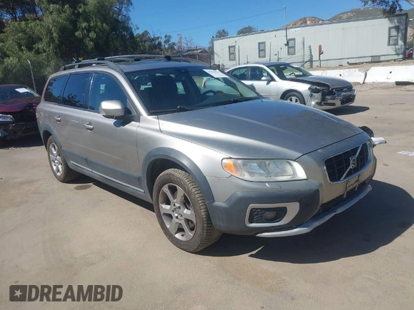 2008 Volvo XC70 with VIN YV4BZ982681006008, listed as a IAAI auction lot 41870625 with 248,341 mi miles. Bid and sale history available at carsss.com. Image 1.