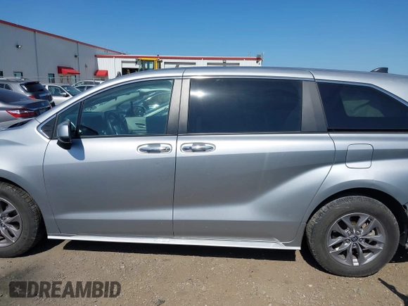 2022 Toyota Sienna XLE with VIN 5TDYRKEC1NS125049, listed as a IAAI auction lot 41984671 with 40,705 mi miles and . Bid and sale history available at DreamBid. Image 15.