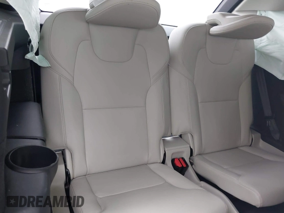 2016 Volvo XC90 T6 Momentum with VIN YV4A22PK7G1078794, listed as a IAAI auction lot 41874698 with 120,256 mi miles. Bid and sale history available at carsss.com. Image 18.