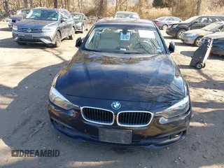 2016 BMW 3 Series 320i xDrive z VIN WBA8E5G5XGNT94622, wystawiony jako IAAI lot #41580890 z przebiegiem 124 086 mil mil oraz . Historia ofert i sprzedaży dostępna na DreamBid. Obrazek 12.