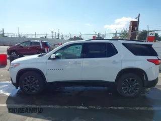 2021 Chevrolet Traverse RS z VIN 1GNEVJKW0MJ266088, wystawiony jako IAAI lot #41504928 z przebiegiem 57 966 mil mil oraz . Historia ofert i sprzedaży dostępna na DreamBid. Obrazek 14.