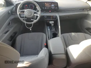 2023 Hyundai Elantra SEL z VIN 5NPLM4AGXPH095443, wystawiony jako Copart lot #46587995 z przebiegiem 38 824 mil mil oraz Szkoda całkowita • Salvage title. Historia ofert i sprzedaży dostępna na DreamBid. Obrazek 8.