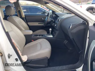 2011 Nissan Rogue SV z VIN JN8AS5MT7BW173146, wystawiony jako IAAI lot #41590010 z przebiegiem 124 212 mil mil oraz . Historia ofert i sprzedaży dostępna na DreamBid. Obrazek 5.