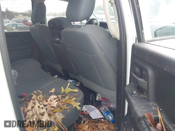 2019 Ram 1500 Express z VIN 1C6RR7FT7KS725455, wystawiony jako IAAI lot #40822242 z przebiegiem 120 799 mil mil oraz . Historia ofert i sprzedaży dostępna na DreamBid. Obrazek 8.