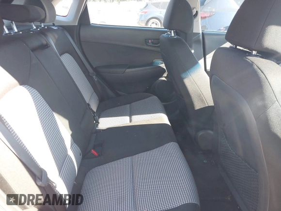 2021 Hyundai Kona SE z VIN KM8K1CAA8MU685132, wystawiony jako IAAI lot #42063844 z przebiegiem 15 519 mil mil oraz . Historia ofert i sprzedaży dostępna na DreamBid. Obrazek 8.