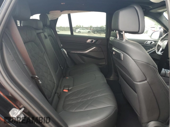 2024 BMW X5 xDrive40i z VIN 5UX23EU01R9T44676, wystawiony jako Copart lot #57216555 z przebiegiem Nie podano mil oraz Tytuł czysty. Historia ofert i sprzedaży dostępna na DreamBid. Obrazek 11.