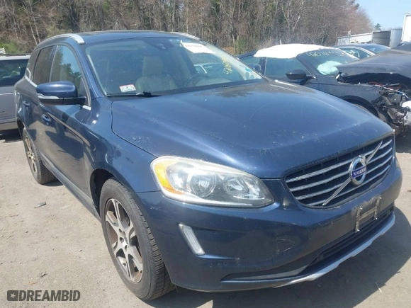 2015 Volvo XC60 T6 with VIN YV4902RK5F2762130, listed as a IAAI auction lot 42080997 with 174,623 mi miles. Bid and sale history available at carsss.com. Image 1.