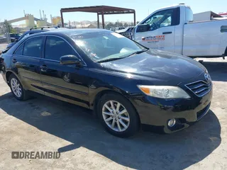 2011 Toyota Camry LE z VIN 4T1BF3EK4BU154530, wystawiony jako IAAI lot #42227129 z przebiegiem 295 702 mil mil oraz . Historia ofert i sprzedaży dostępna na DreamBid. Obrazek 1.