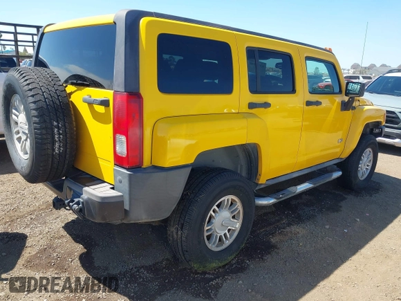 2007 Hummer H3 SUV with VIN 5GTDN13E478209536, listed as a IAAI auction lot 42030088 with 180,743 mi miles. Bid and sale history available at carsss.com. Image 4.