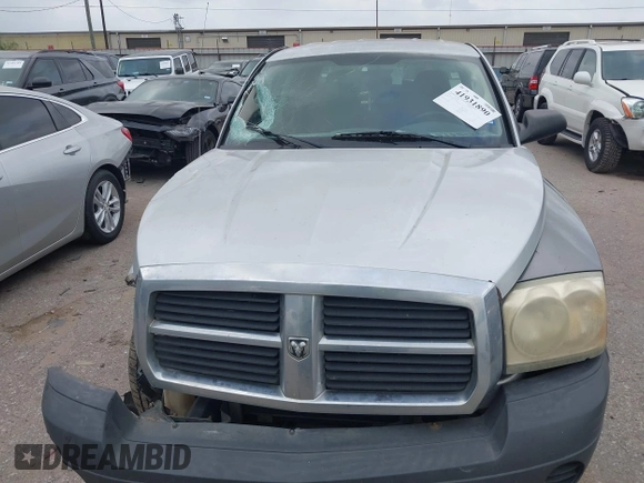 2005 Dodge Dakota ST z VIN 1D7HE28K75S308645, wystawiony jako IAAI lot #41931890 z przebiegiem 338 615 mil mil oraz . Historia ofert i sprzedaży dostępna na DreamBid. Obrazek 10.