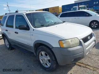 2001 Ford Escape XLT with VIN 1FMYU04151KF69759, listed as a IAAI auction lot 41997906 with 182,133 mi miles. Bid and sale history available at carsss.com. Image 1.