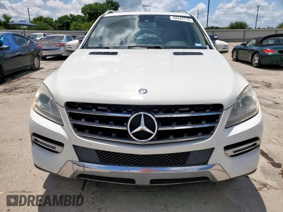 2013 Mercedes-Benz M 350 z VIN 4JGDA5JBXDA245993, wystawiony jako Copart lot #62642715 z przebiegiem 266 960 mil mil oraz Czysty tytuł • Clean title. Historia ofert i sprzedaży dostępna na DreamBid. Obrazek 5.