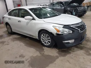 2014 Nissan Altima 2.5 with VIN 1N4AL3AP0EC420779, listed as a IAAI auction lot 42026108 with 180,024 mi miles. Bid and sale history available at carsss.com. Image 1.
