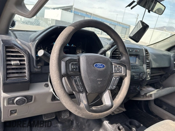 2018 Ford F-150 XL z VIN 1FTFX1E58JKF35180, wystawiony jako IAAI lot #42782023 z przebiegiem 105 516 mil mil oraz . Historia ofert i sprzedaży dostępna na DreamBid. Obrazek 10.