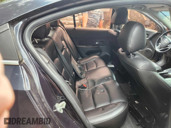 2014 Chevrolet Cruze 2LT z VIN 1G1PE5SB4E7385369, wystawiony jako Copart lot #61275315 z przebiegiem 147 444 mil mil oraz Czysty tytuł • Clean title. Historia ofert i sprzedaży dostępna na DreamBid. Obrazek 6.