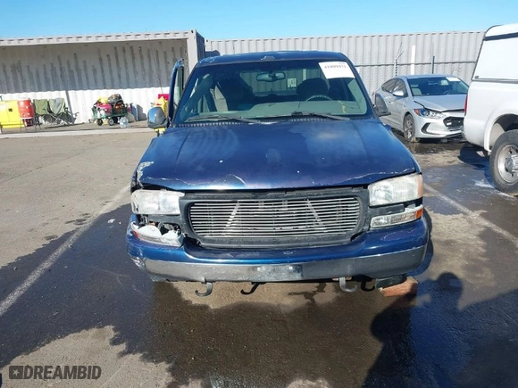 2000 GMC New Sierra 1500 SLE with VIN 2GTEC19TXY1286357, listed as a IAAI auction lot 41809471 with NaN miles. Bid and sale history available at carsss.com. Image 13.