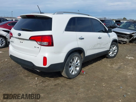 2015 Kia Sorento EX with VIN 5XYKU4A7XFG638114, listed as a IAAI auction lot 41429929 with 160,891 mi miles. Bid and sale history available at carsss.com. Image 4.
