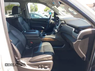 2017 Chevrolet Suburban LT z VIN 1GNSKHKC7HR325641, wystawiony jako IAAI lot #42290768 z przebiegiem 91 802 mil mil oraz . Historia ofert i sprzedaży dostępna na DreamBid. Obrazek 5.