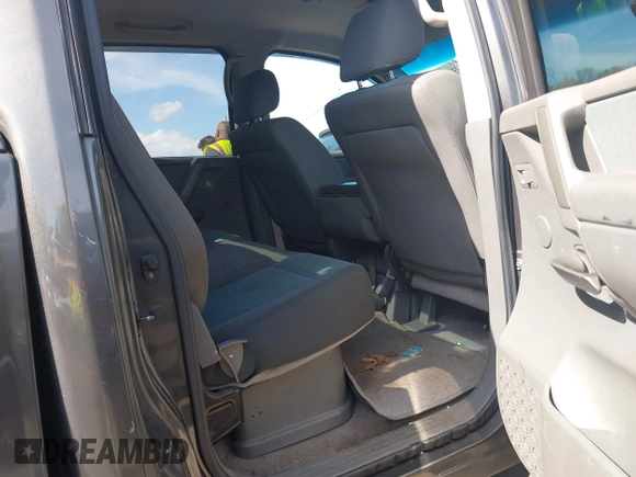 2005 Nissan Titan LE with VIN 1N6AA07B35N553838, listed as a IAAI auction lot 42101718 with 123,800 mi miles. Bid and sale history available at carsss.com. Image 8.