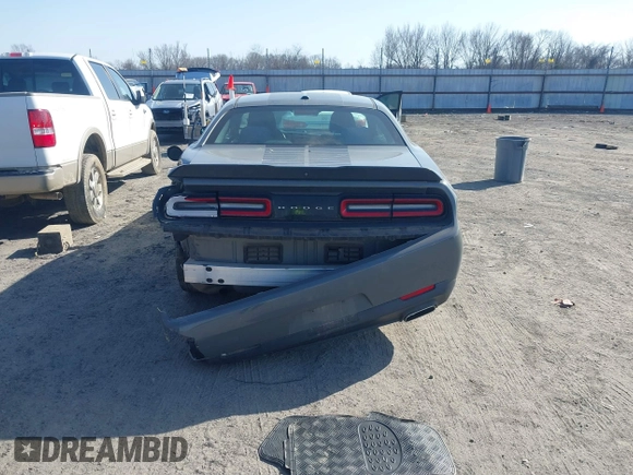2017 Dodge Challenger SXT z VIN 2C3CDZAG6HH519129, wystawiony jako IAAI lot #41771993 z przebiegiem 56 676 mil mil oraz . Historia ofert i sprzedaży dostępna na DreamBid. Obrazek 16.
