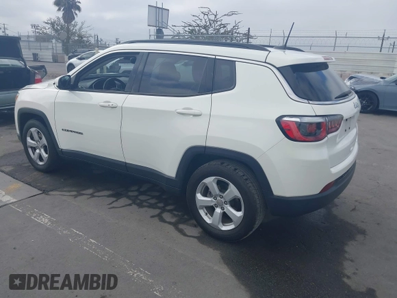 2019 Jeep Compass Altitude z VIN 3C4NJCBB6KT809494, wystawiony jako IAAI lot #42398252 z przebiegiem 62 813 mil mil oraz . Historia ofert i sprzedaży dostępna na DreamBid. Obrazek 3.