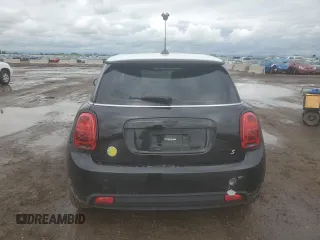 2023 MINI Hardtop Cooper SE z VIN WMW13DJ01P2U19472, wystawiony jako Copart lot #59630715 z przebiegiem 7 304 mil mil oraz Szkoda całkowita • Salvage title. Historia ofert i sprzedaży dostępna na DreamBid. Obrazek 6.