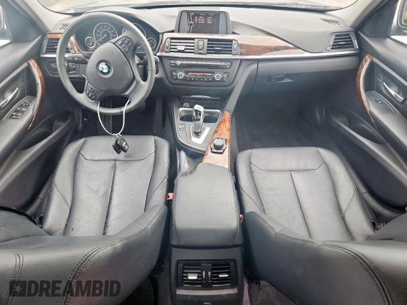 2013 BMW 3 Series 328i z VIN WBA3A5G55DNP24023, wystawiony jako Copart lot #59547315 z przebiegiem 34 131 mil mil oraz Czysty tytuł • Clean title. Historia ofert i sprzedaży dostępna na DreamBid. Obrazek 8.