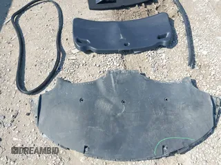 2018 Tesla Model 3 Long Range Battery z VIN 5YJ3E1EB0JF064945, wystawiony jako IAAI lot #42198286 z przebiegiem 35 112 mil mil oraz . Historia ofert i sprzedaży dostępna na DreamBid. Obrazek 20.