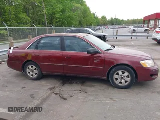 2000 Toyota Avalon XL with VIN 4T1BF28B3YU095209, listed as a IAAI auction lot 42008138 with 276,894 mi miles and . Bid and sale history available at DreamBid. Image 13.