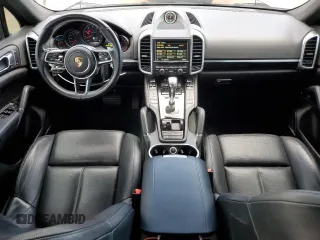 2016 Porsche Cayenne z VIN WP1AA2A21GKA10062, wystawiony jako Copart lot #64639685 z przebiegiem 52 962 mil mil oraz Szkoda całkowita • Salvage title. Historia ofert i sprzedaży dostępna na DreamBid. Obrazek 8.