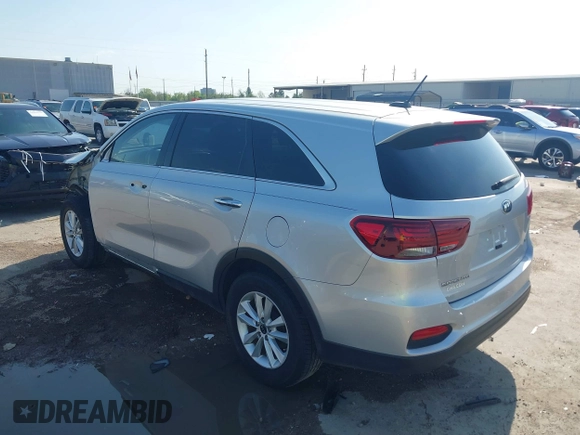 2020 Kia Sorento LX with VIN 5XYPG4A39LG675807, listed as a IAAI auction lot 41871304 with 124,689 mi miles. Bid and sale history available at carsss.com. Image 3.