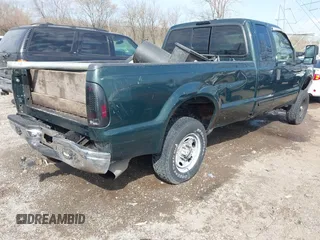 2001 Ford Super Duty F-250 XL with VIN 1FTNX21F91EB48250, listed as a IAAI auction lot 41901105 with 224,752 mi miles. Bid and sale history available at carsss.com. Image 4.