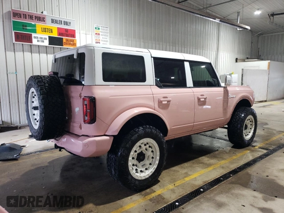 2023 Ford Bronco z VIN 1FMEE5DP3PLB07107, wystawiony jako Copart lot #50701115 z przebiegiem 12 807 mil mil oraz Szkoda całkowita • Salvage title. Historia ofert i sprzedaży dostępna na DreamBid. Obrazek 3.
