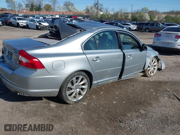 2013 Volvo S80 T6 with VIN YV1902AH1D1166710, listed as a IAAI auction lot 41994484 with 116,000 mi miles. Bid and sale history available at carsss.com. Image 4.