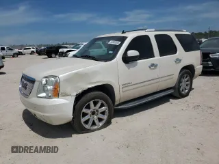 2013 GMC Yukon Denali z VIN 1GKS1EEF0DR229512, wystawiony jako Copart lot #53589505 z przebiegiem 226 284 mil mil oraz Czysty tytuł • Clean title. Historia ofert i sprzedaży dostępna na DreamBid. Obrazek 1.