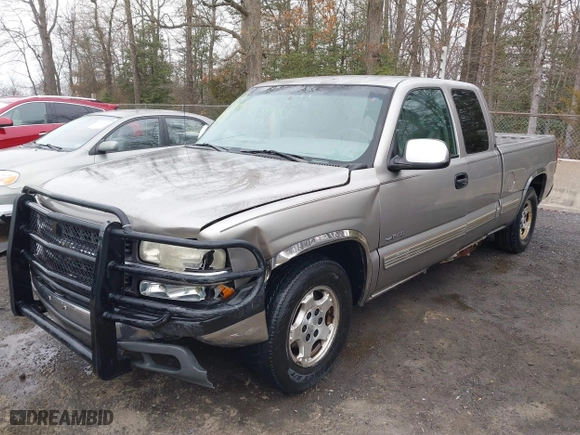 2000 Chevrolet Silverado 1500 LS with VIN 2GCEC19T1Y1380448, listed as a IAAI auction lot 41551018 with 236,697 mi miles. Bid and sale history available at carsss.com. Image 6.