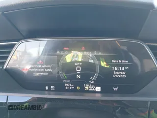 2024 Audi Q8 e-tron z VIN WA15ABGE8RB055999, wystawiony jako IAAI lot #41759410 z przebiegiem 8 972 mil mil oraz . Historia ofert i sprzedaży dostępna na DreamBid. Obrazek 7.