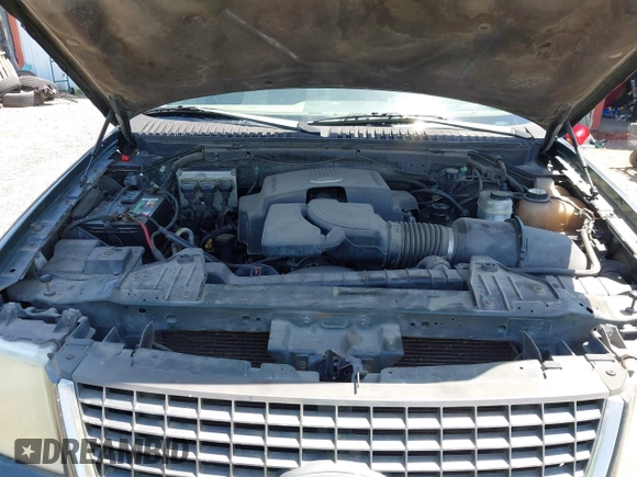 2004 Ford Expedition Special Service with VIN 1FMPU16L74LA64899, listed as a IAAI auction lot 41964679 with 178,369 mi miles. Bid and sale history available at carsss.com. Image 10.