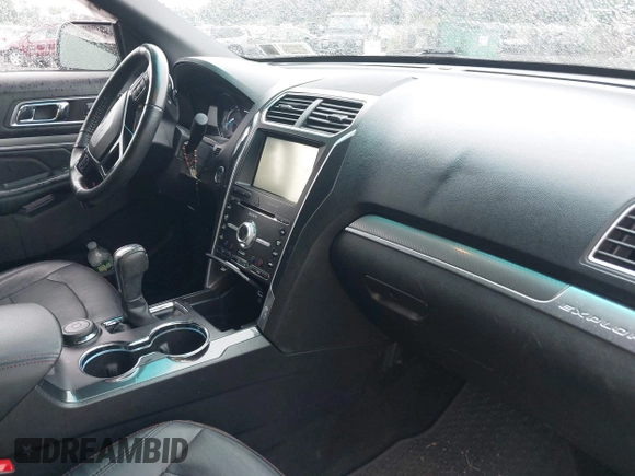 2016 Ford Explorer Sport z VIN 1FM5K8GT5GGD08812, wystawiony jako IAAI lot #42605247 z przebiegiem 89 606 mil mil oraz . Historia ofert i sprzedaży dostępna na DreamBid. Obrazek 5.