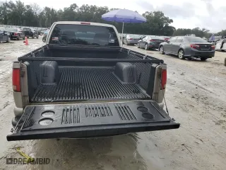 2002 GMC Sonoma SLS with VIN 1GTCS19W528254439, listed as a Copart auction lot 86689724 with 171,916 mi miles and Salvage Title. Bid and sale history available at carsss.com. Image 6.