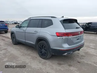 2024 Volkswagen Atlas SE z VIN 1V2JR2CA1RC537982, wystawiony jako IAAI lot #41429786 z przebiegiem 33 846 mil mil oraz . Historia ofert i sprzedaży dostępna na DreamBid. Obrazek 3.