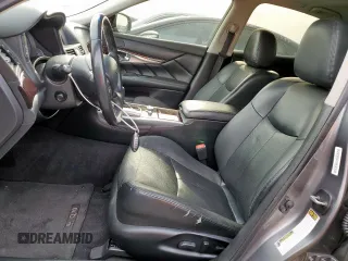 2015 Infiniti Q70 z VIN JN1BY1AR1FM561848, wystawiony jako Copart lot #56432875 z przebiegiem 145 158 mil mil oraz Szkody całkowita. Historia ofert i sprzedaży dostępna na DreamBid. Obrazek 7.