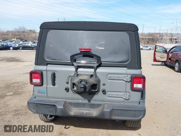 2021 Jeep Wrangler Unlimited Sport S with VIN 1C4HJXDG9MW836411, listed as a IAAI auction lot 41844148 with 17,955 mi miles. Bid and sale history available at carsss.com. Image 17.