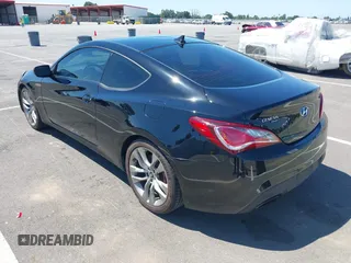 2013 Hyundai Genesis Coupe Track z VIN KMHHU6KJ6DU089065, wystawiony jako IAAI lot #42224509 z przebiegiem 104 918 mil mil oraz . Historia ofert i sprzedaży dostępna na DreamBid. Obrazek 3.