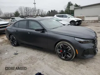 2024 BMW i5 M60 z VIN WBY43FK05RCR32052, wystawiony jako Copart lot #85559624 z przebiegiem 5 913 mil mil oraz Nie do naprawy • Non repairable. Historia ofert i sprzedaży dostępna na DreamBid. Obrazek 4.