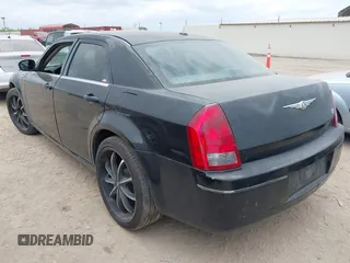 2007 Chrysler 300 Touring z VIN 2C3LA53G57H721960, wystawiony jako IAAI lot #42024456 z przebiegiem 220 899 mil mil oraz . Historia ofert i sprzedaży dostępna na DreamBid. Obrazek 3.