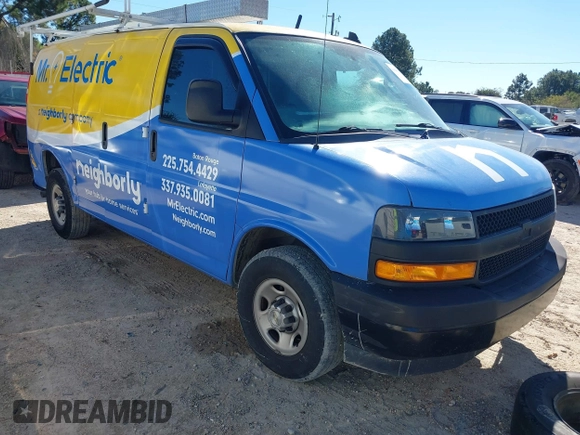 2020 Chevrolet Express Cargo Van with VIN 1GCWGAFP1L1193855, listed as a IAAI auction lot 40847904 with 76,462 mi miles. Bid and sale history available at carsss.com. Image 1.