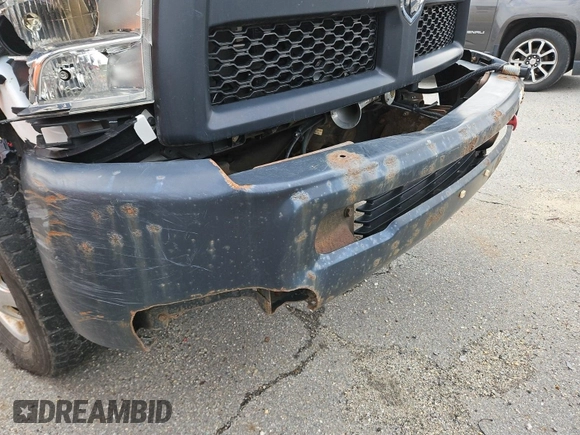 2017 Ram 2500 Tradesman z VIN 3C6UR5HJXHG647375, wystawiony jako IAAI lot #42608451 z przebiegiem 162 998 mil mil oraz . Historia ofert i sprzedaży dostępna na DreamBid. Obrazek 8.