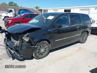 2014 Chrysler Town & Country S with VIN 2C4RC1HG1ER304229, listed as a IAAI auction lot 41807902 with 139,266 mi miles. Bid and sale history available at carsss.com. Image 17.